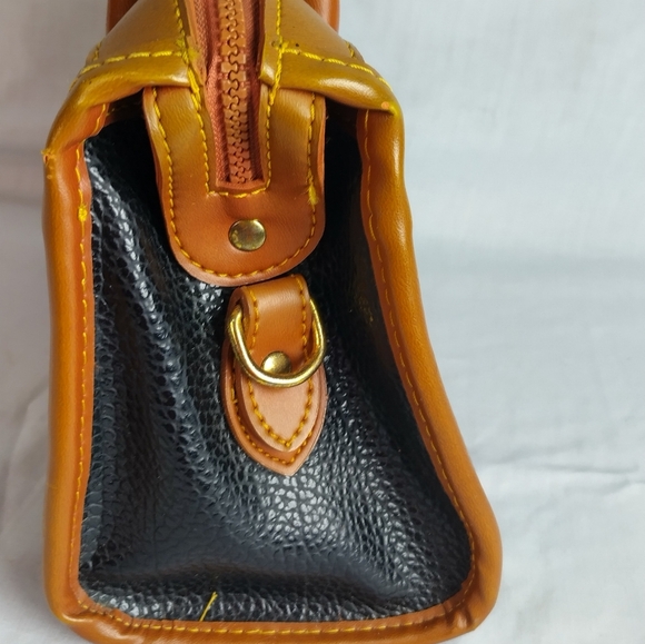 Dooney & Bourke Large Black Pebbled Tan  Leather Doctors Satchel Hand Bag - Picture 5 of 16